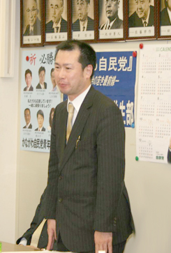 決意を述べる内田高広さん　 内田高広HP　http://uchidatakahiro.jp/  