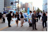 6月30日 斉藤市会議員の演説後 （左から　うけたまわる斉藤たつや 議員、石田、うけたまわる林）