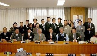 田野瀬良太郎総務会長と